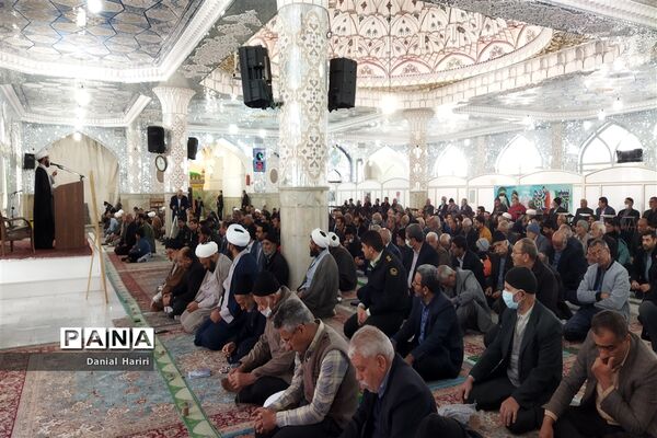 حضور دانش‌آموزان دبیرستان شهیدصادقی در نماز جمعه نایین