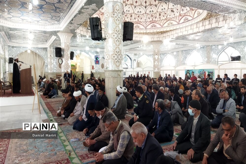 حضور دانش‌آموزان دبیرستان شهیدصادقی در نماز جمعه نایین