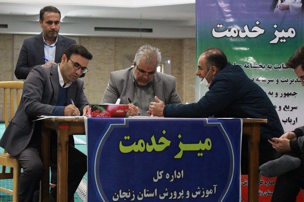 دیدار مردمی مدیرکل آموزش و پرورش استان در حاشیه نماز جمعه زنجان