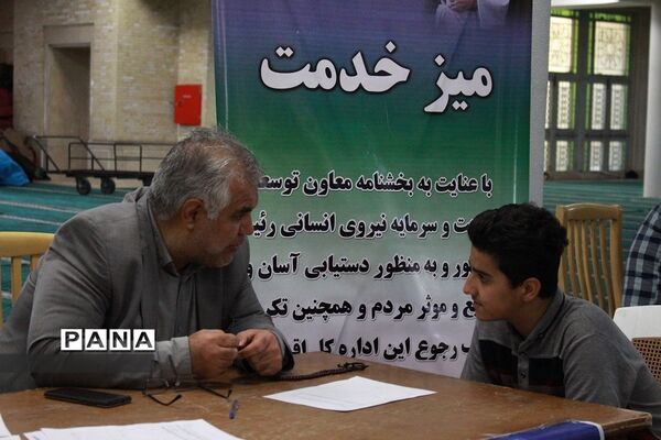 دیدار مردمی مدیرکل آموزش و پرورش استان در حاشیه نماز جمعه زنجان