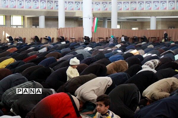 دیدار مردمی مدیرکل آموزش و پرورش استان در حاشیه نماز جمعه زنجان