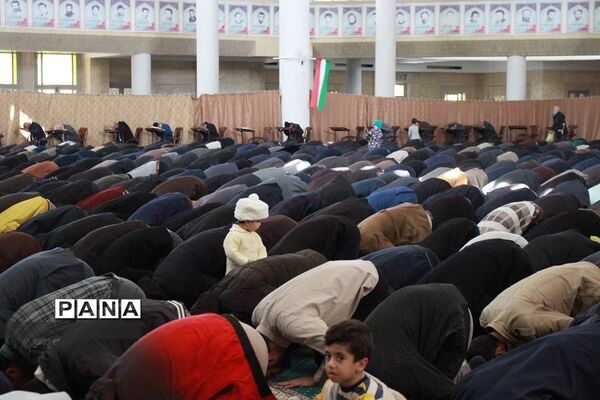دیدار مردمی مدیرکل آموزش و پرورش استان در حاشیه نماز جمعه زنجان