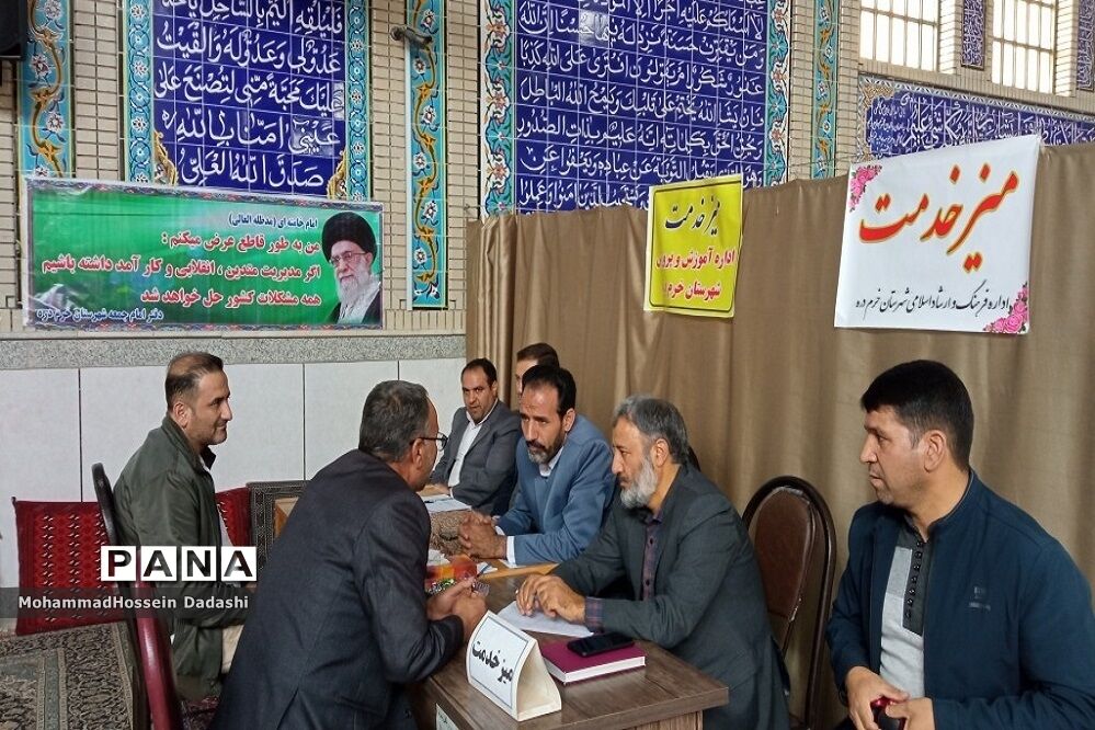 برپایی میز خدمت اداره آموزش و پرورش شهرستان خرمدره در حاشیه نماز جمعه