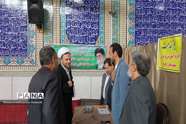 برپایی میز خدمت اداره آموزش و پرورش شهرستان خرمدره در حاشیه نماز جمعه