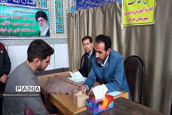 برپایی میز خدمت اداره آموزش و پرورش شهرستان خرمدره در حاشیه نماز جمعه