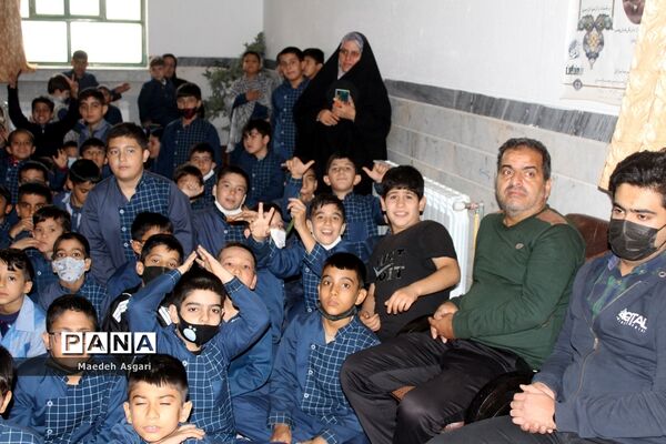یادواره شهدا و تشییع شهید گمنام در مدرسه محمدی کاشانی قم