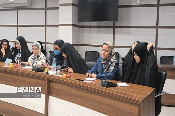حضور منتخبان سازمان دانش‌آموزی قم در اردوی راهیان پیشرفت-1