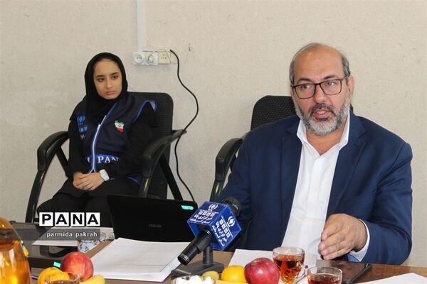 جلسه تدوین برنامه های راهبردی حوزه معاونت پرورشی در سازمان دانش آموزی کرمانشاه