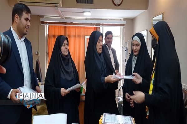 جلسه تقدیر و تشکر از برگزیدگان و عوامل اجرایی مراسم روز دانش‌آموز استان لرستان