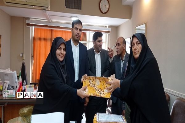 جلسه تقدیر و تشکر از برگزیدگان و عوامل اجرایی مراسم روز دانش‌آموز استان لرستان