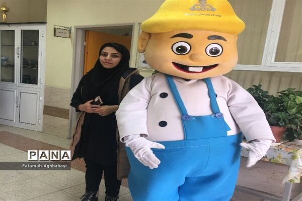 تقدیر از دانش‌آموزان دبیرستان مرضیه از سوی شرکت ملی گاز ایران