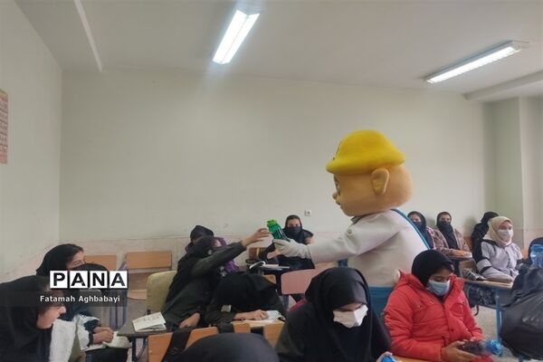 تقدیر از دانش‌آموزان دبیرستان مرضیه از سوی شرکت ملی گاز ایران