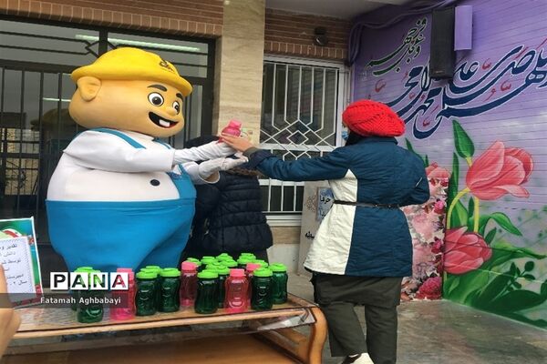 تقدیر از دانش‌آموزان دبیرستان مرضیه از سوی شرکت ملی گاز ایران