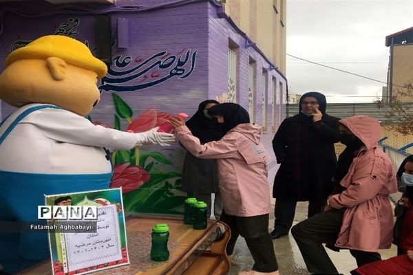 تقدیر از دانش‌آموزان دبیرستان مرضیه از سوی شرکت ملی گاز ایران