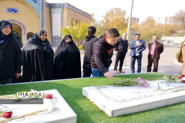 مراسم دعای ندبه مسئولان و دانش‌آموزان منطقه ۱۳