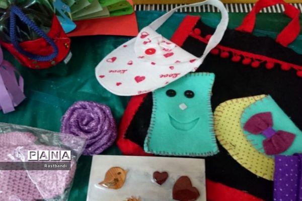 نمایشگاه دست‌سازه‌های دانش‌آموزان دبستان شیخ مرتضی انصاری منطقه ۱۳