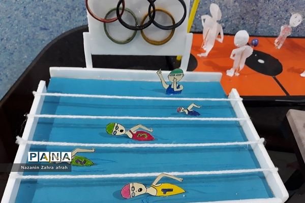 ساخت کاردستی‌های ورزشی در مدرسه حضرت زهرا(س) رودهن