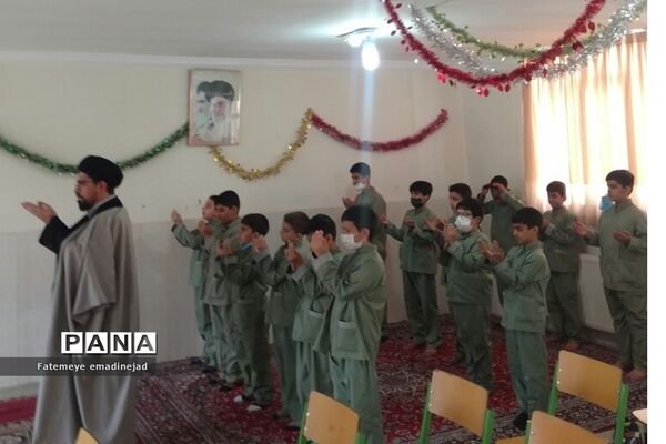 برگزاری نماز جماعت در مدارس رودهن