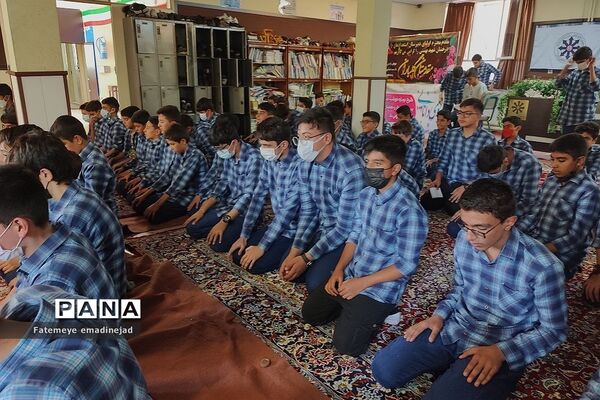 برگزاری نماز جماعت در مدارس رودهن