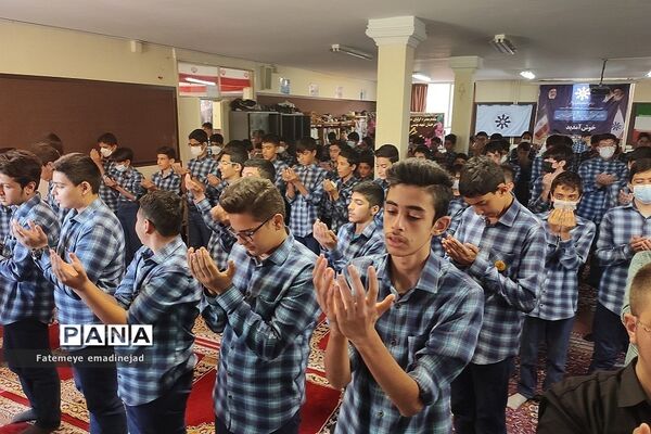 برگزاری نماز جماعت در مدارس رودهن