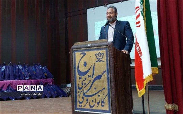 ‌تجلیل از برگزیدگان طرح پویش اربعین در یک قاب