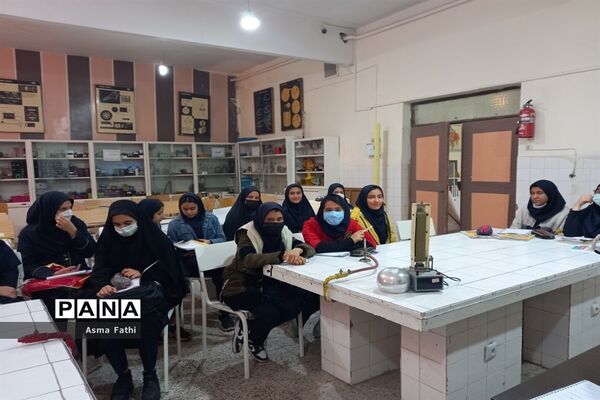 بازدید دانش‌آموزان دبیرستان علامه‌طباطبایی از پژوهش‌سرای رازی