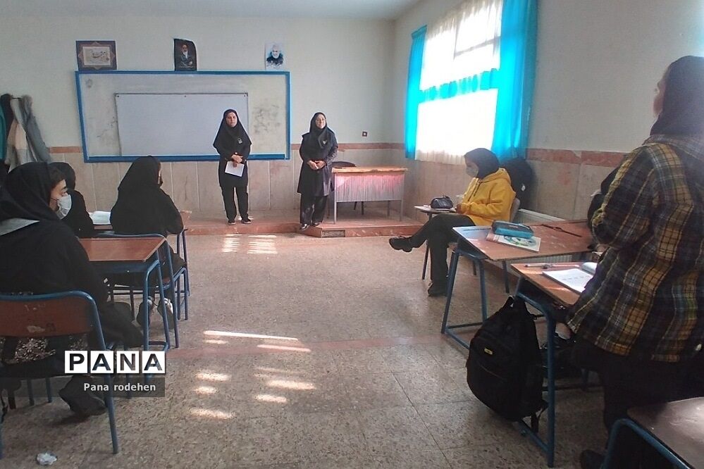 نشست کارکنان هنرستان مبتکران رودهن با اعضای انجمن اولیا و مربیان مدرسه