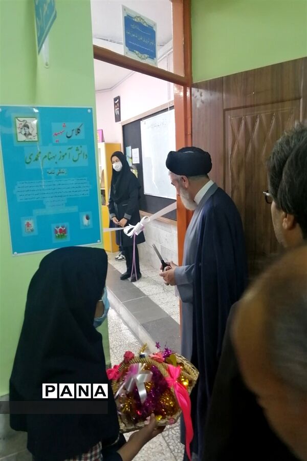 مراسم هفته کتابخوانی در دبستان علامه‌حلی