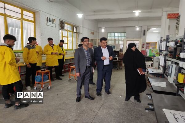 بازدید مدیر آموزش و پرورش ناحیه چهار شیراز از هنرستان ماندگار و نمونه دولتی طالقانی