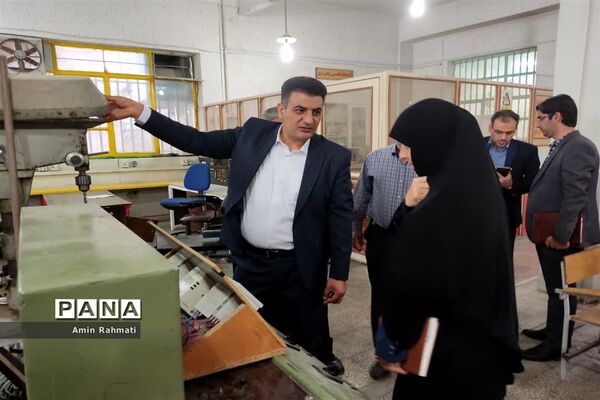 بازدید مدیر آموزش و پرورش ناحیه چهار شیراز از هنرستان ماندگار و نمونه دولتی طالقانی