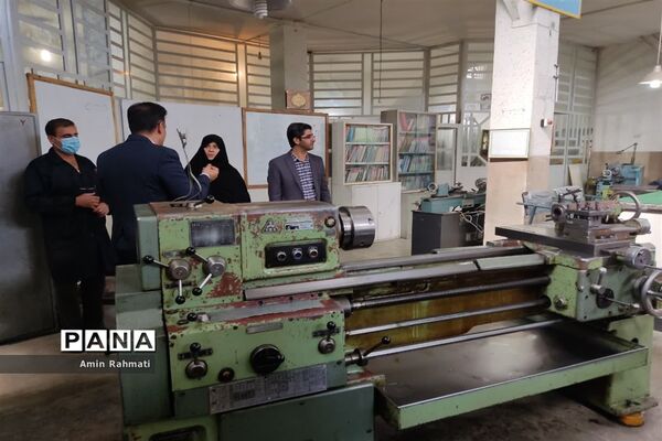 بازدید مدیر آموزش و پرورش ناحیه چهار شیراز از هنرستان ماندگار و نمونه دولتی طالقانی