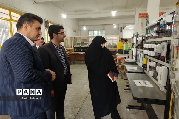 بازدید مدیر آموزش و پرورش ناحیه چهار شیراز از هنرستان ماندگار و نمونه دولتی طالقانی