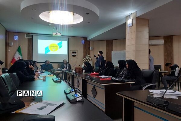 نشست هم‌اندیشی کارشناسان اداره فرهنگی و هنری استان البرز