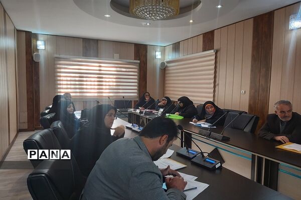نشست هم‌اندیشی کارشناسان اداره فرهنگی و هنری استان البرز