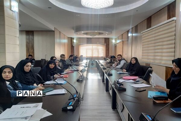 نشست هم‌اندیشی کارشناسان اداره فرهنگی و هنری استان البرز