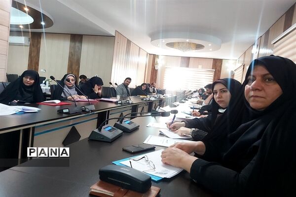 نشست هم‌اندیشی کارشناسان اداره فرهنگی و هنری استان البرز