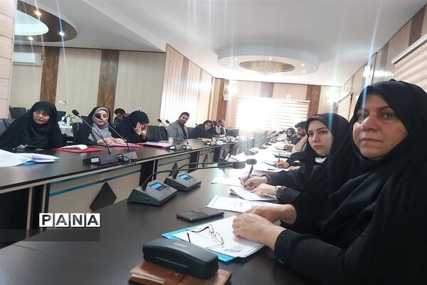 نشست هم‌اندیشی کارشناسان اداره فرهنگی و هنری استان البرز