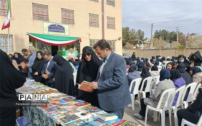 دانش‌آموزان مروج فرهنگ کتابخوانی در جامعه هستند