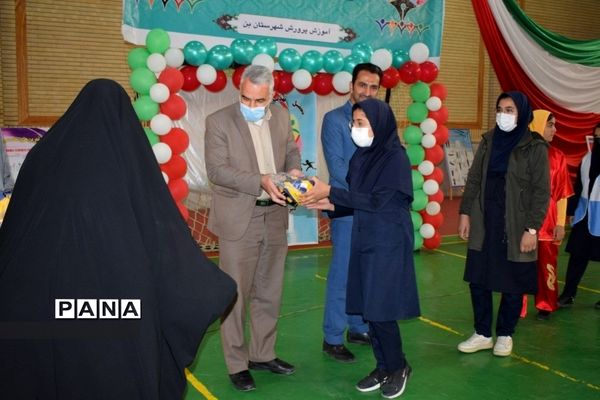 برگزاری المپیاد ورزشی درون مدرسه‌ای در دبیرستان مکتبی شهرستان بن