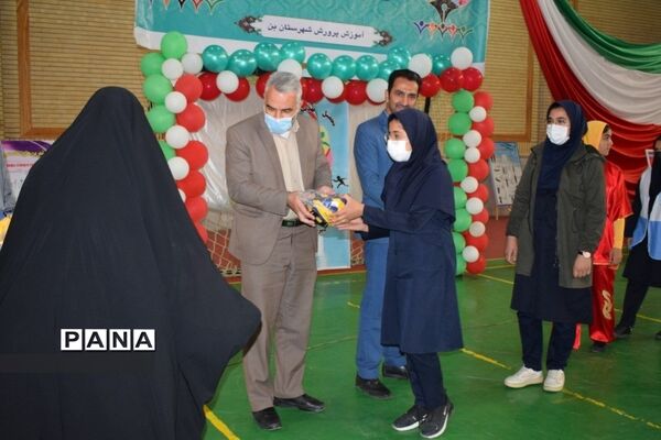 برگزاری المپیاد ورزشی درون مدرسه‌ای در دبیرستان مکتبی شهرستان بن