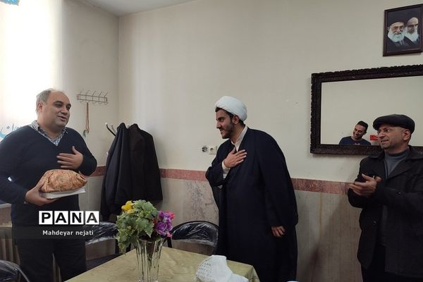 آیین هفته کتاب و کتابخوانی در دبیرستان استعدادهای درخشان شهید‌بهشتی رودهن