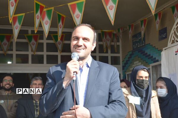 آیین نمادین انتخابات شورای دانش‌آموزی مدارس استان اصفهان در شهرستان خمینی شهر