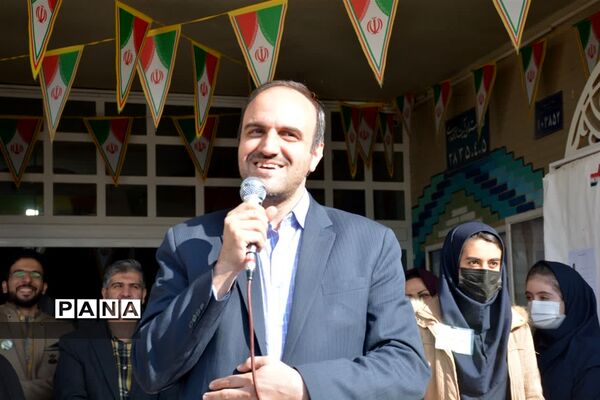 آیین نمادین انتخابات شورای دانش‌آموزی مدارس استان اصفهان در شهرستان خمینی شهر
