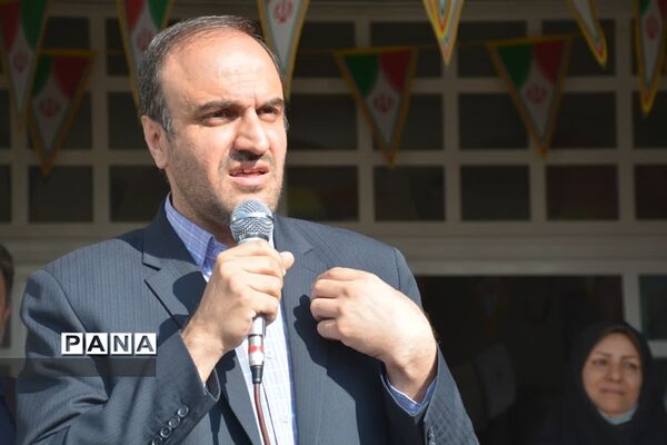 آیین نمادین انتخابات شورای دانش‌آموزی مدارس استان اصفهان در شهرستان خمینی شهر