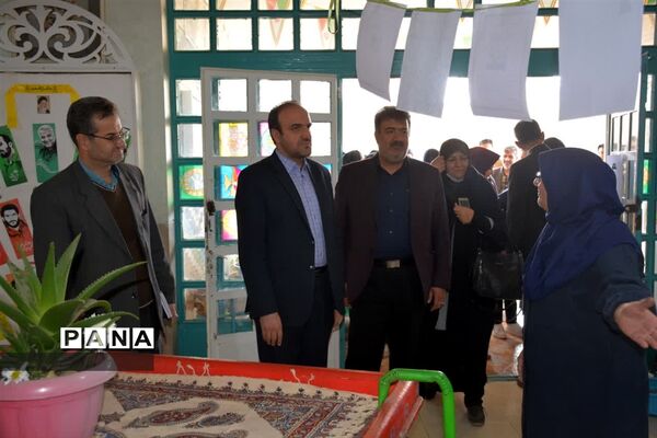 آیین نمادین انتخابات شورای دانش‌آموزی مدارس استان اصفهان در شهرستان خمینی شهر
