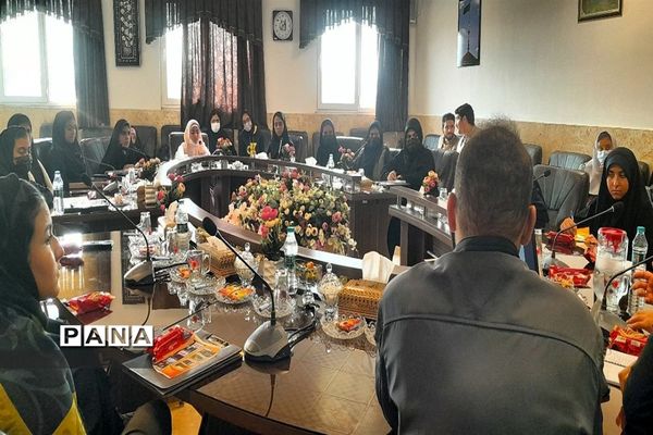 برگزاری جلسه مدیر سازمان دانش‌آموزی استان اصفهان با خبرنگاران خبرگزاری پانای شهرستان خمینی شهر