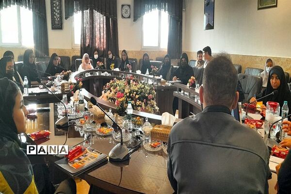 برگزاری جلسه مدیر سازمان دانش‌آموزی استان اصفهان با خبرنگاران خبرگزاری پانای شهرستان خمینی شهر