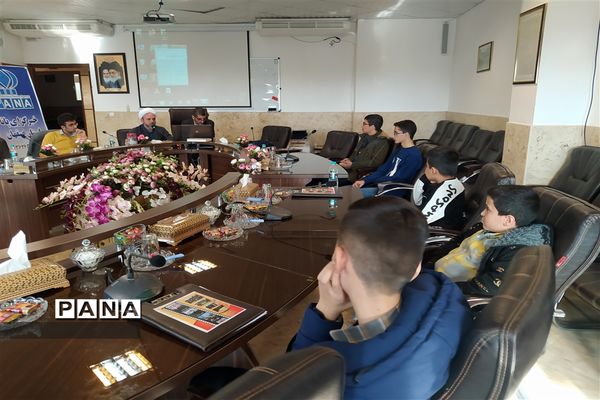 برگزاری جلسه مدیر سازمان دانش‌آموزی استان اصفهان با خبرنگاران خبرگزاری پانای شهرستان خمینی شهر