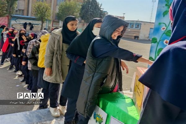 برگزاری شورای دانش‌آموزی در دبیرستان هاجر بهارستان دو