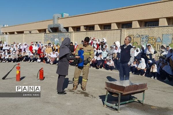 آموزش اطفای حریق در دبستان میعاد فشافویه